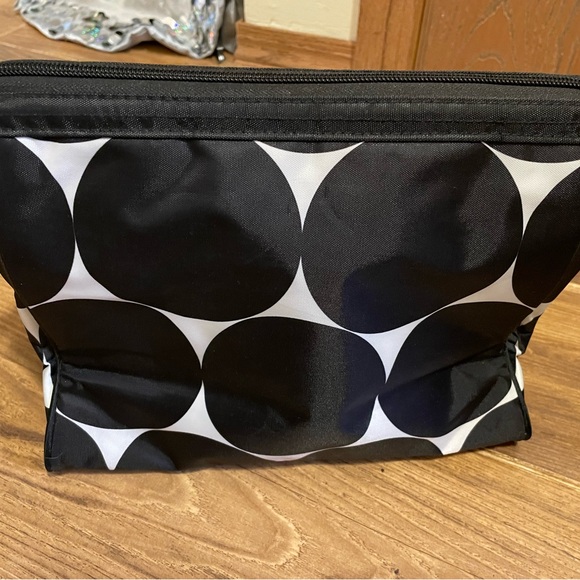 Thirty-One large black and white plastic-lined cosmetic or travel bag - Picture 1 of 4